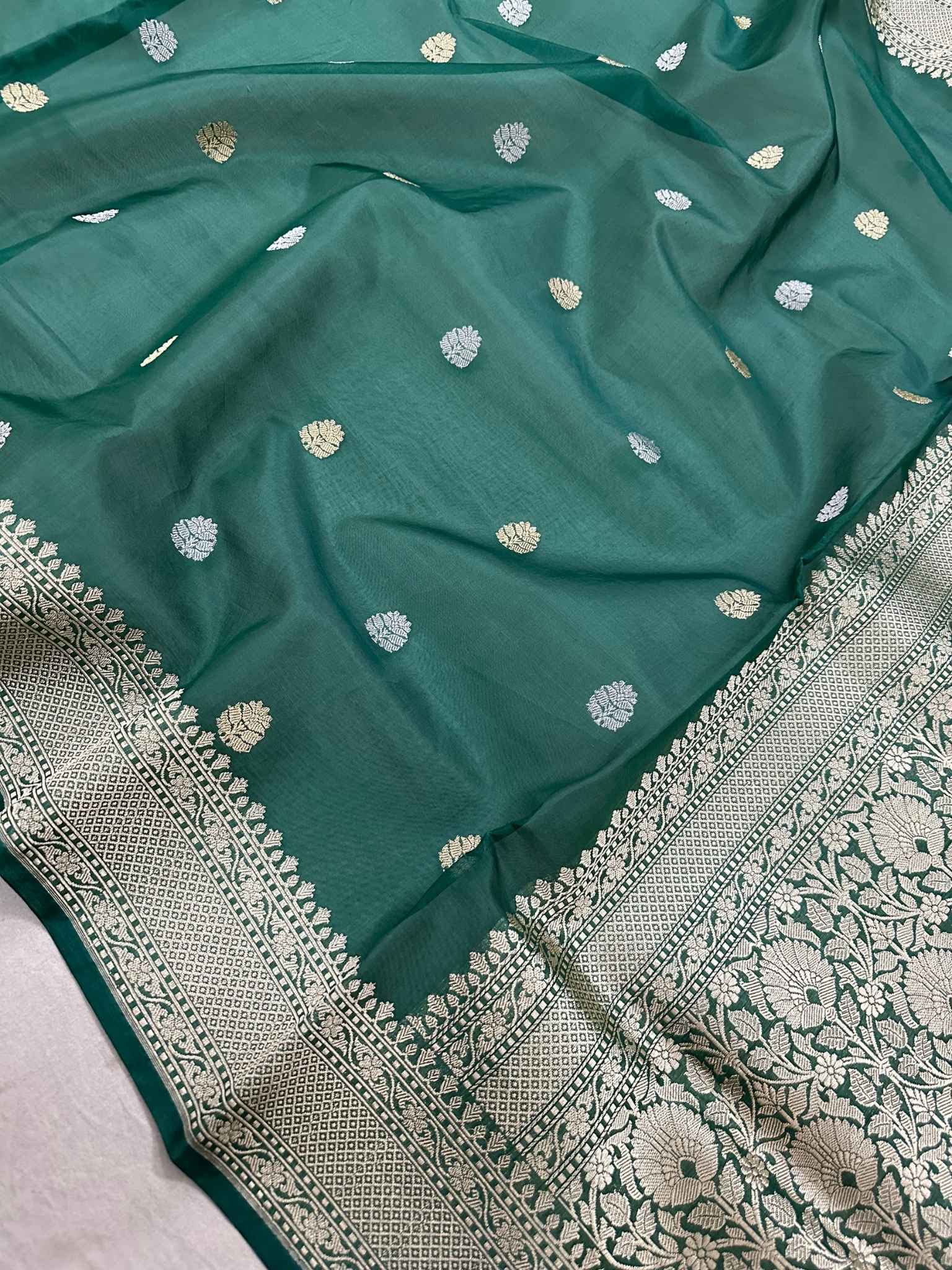 Pure Kora Silk Banarasi Saree – Handwoven Meenakari Zari Border | Wedding & Festive Special