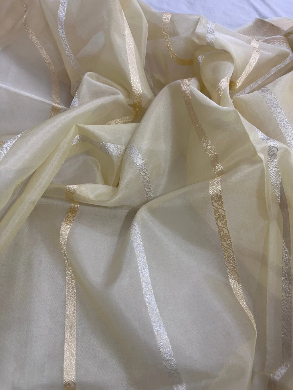 Pure Kora Silk Kadhwa Banarasi Saree - Handwoven with Sona Rupa Zari - Off White