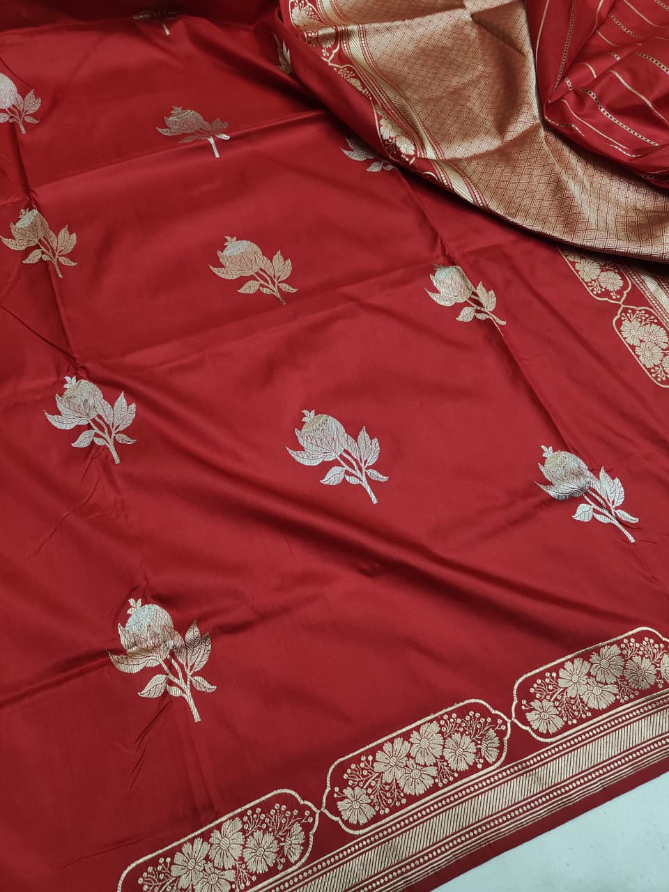 Pure Katan Silk Kadhwa Buta Banarasi Saree – Red | Sona Rupa Zari
