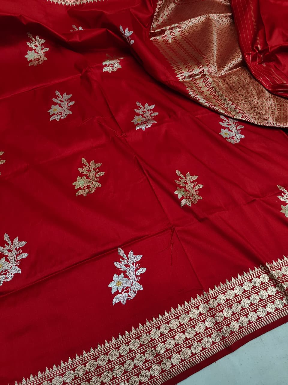 Pure Katan Silk Kadhwa Buta Banarasi Saree – Red | Sona Rupa Zari & Tilfi Minakari