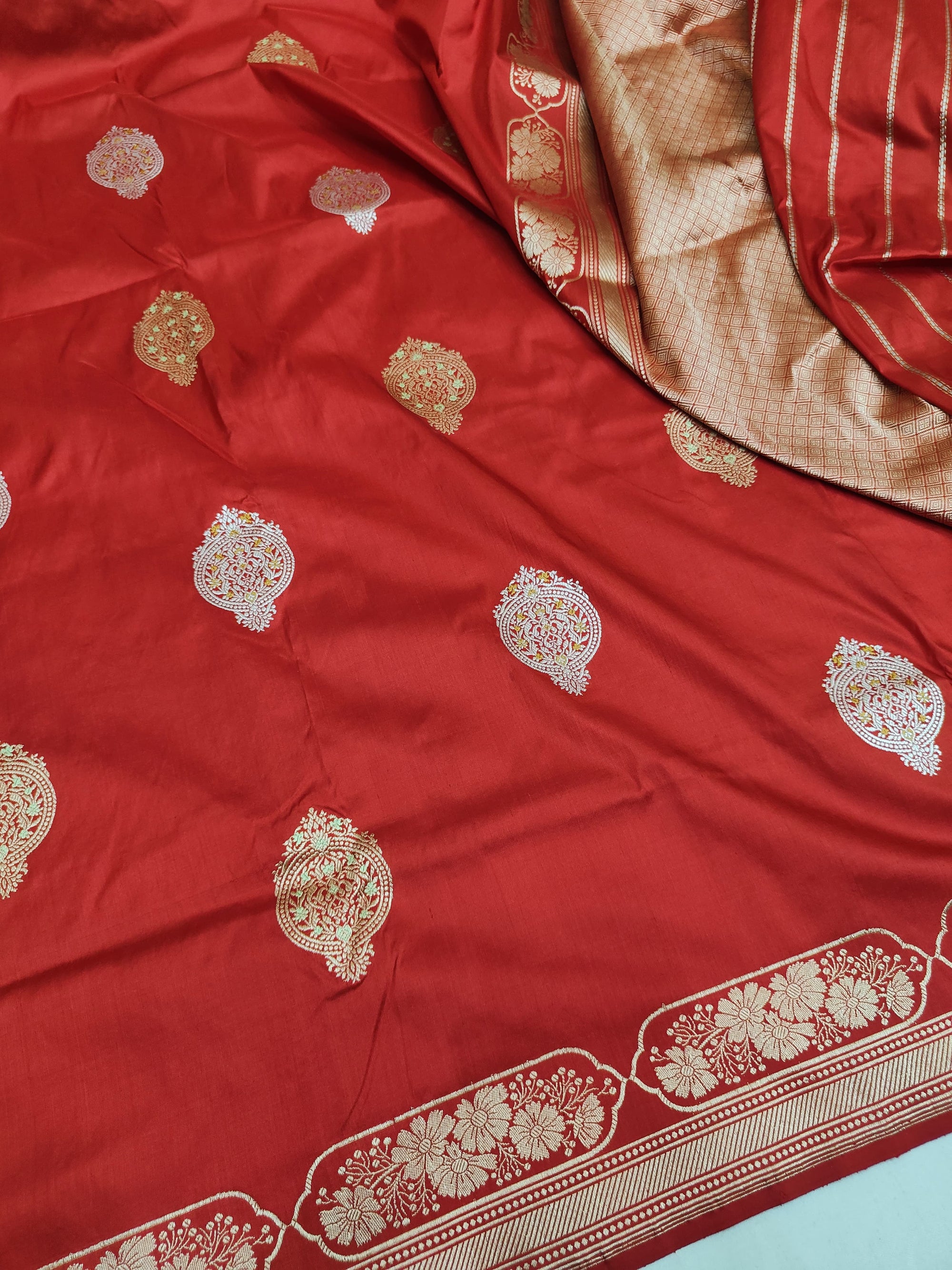 Pure Katan Silk Kadhwa Buta Banarasi Saree – Red | Sona Rupa Zari & Tilfi Minakari