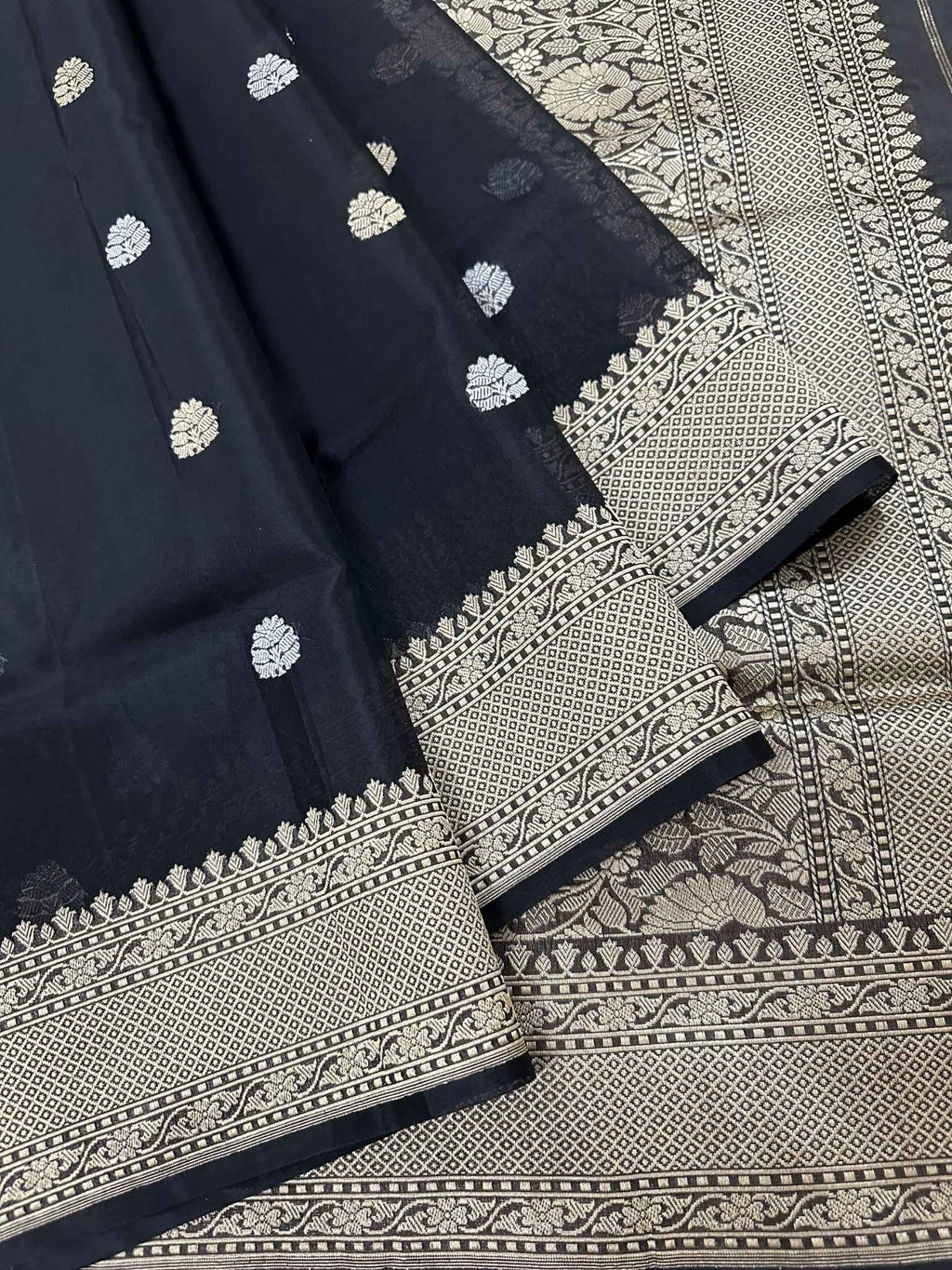 Pure Kora Silk Banarasi Saree – Gold Zari Handloom | Premium Festive & Wedding Saree