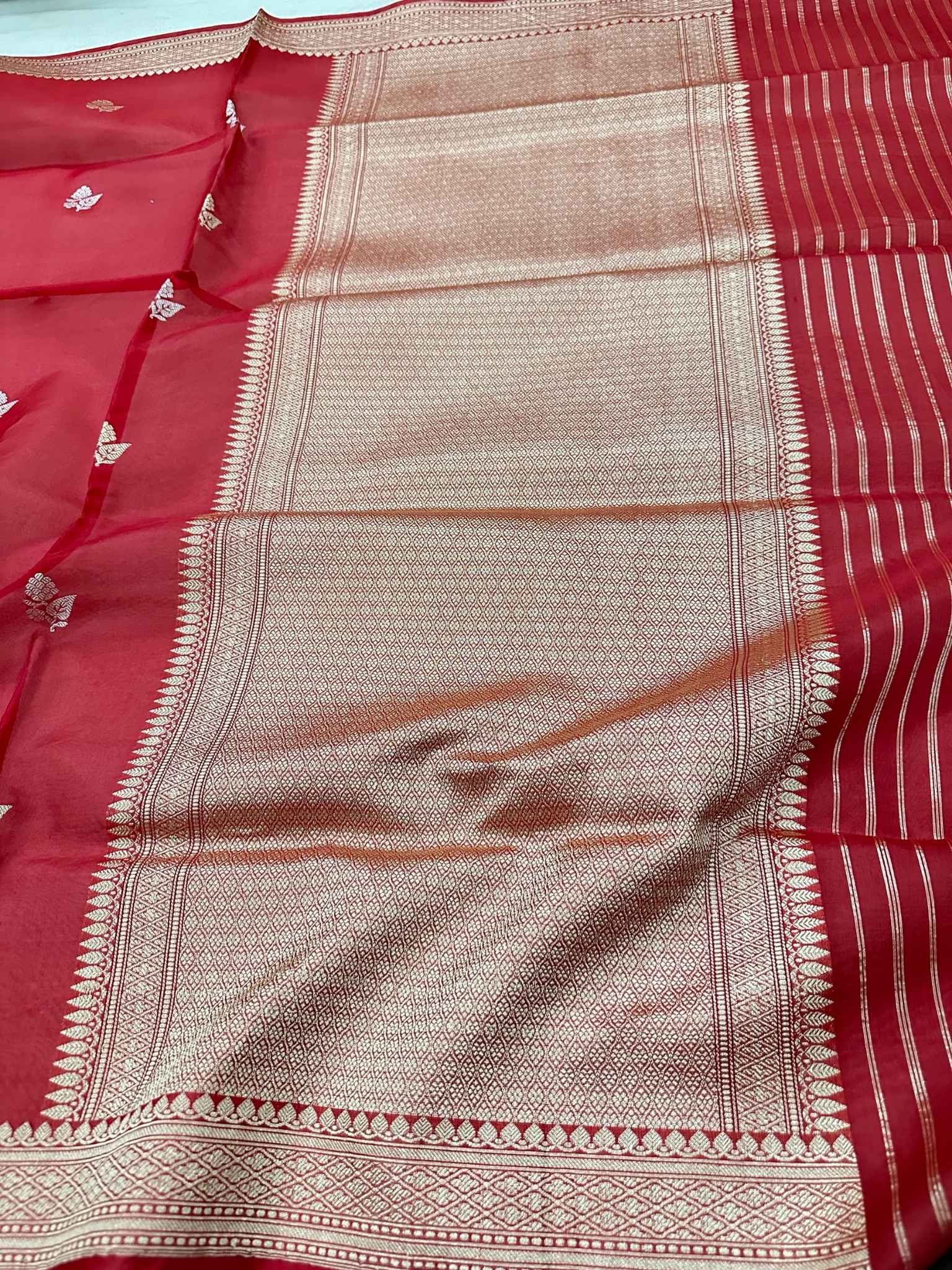 Pure Kora Silk Banarasi Saree – Classic Zari Motifs | Bridal & Festive Handloom Saree