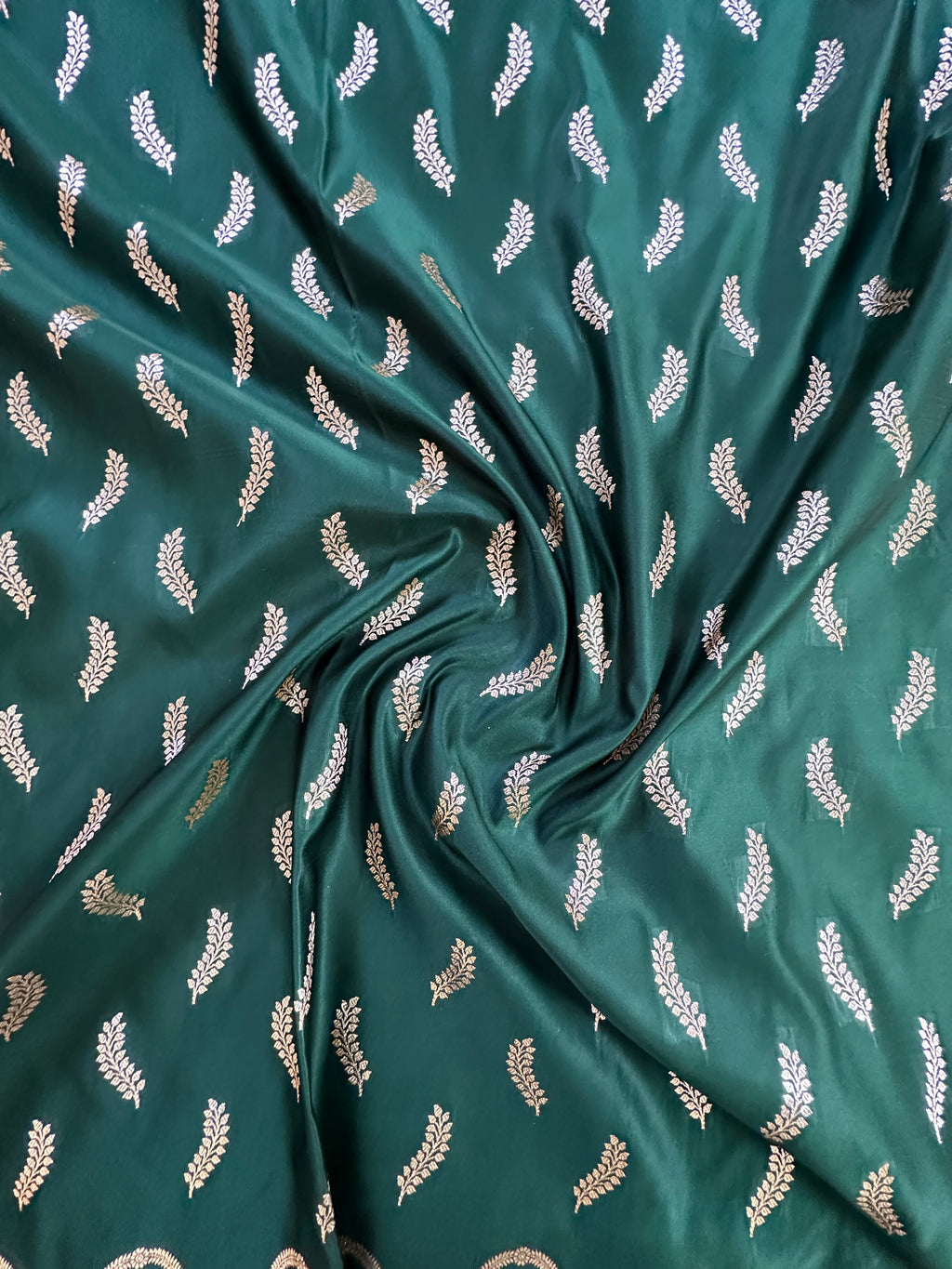 Luxurious Satin Katan Banarasi Saree - A Blend of Tradition and Elegance - Katan Banaras