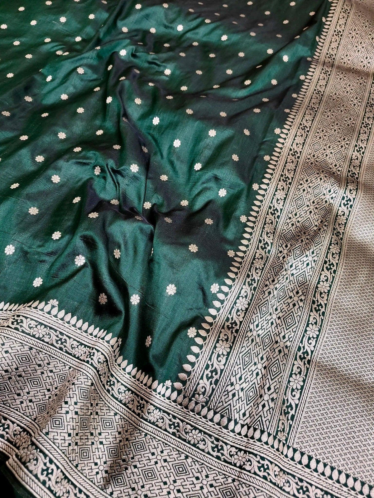 Bottle Green Pure Katan Silk Banarasi Saree Silver Zari Buti Traditional Geometric Border - Katan Banaras