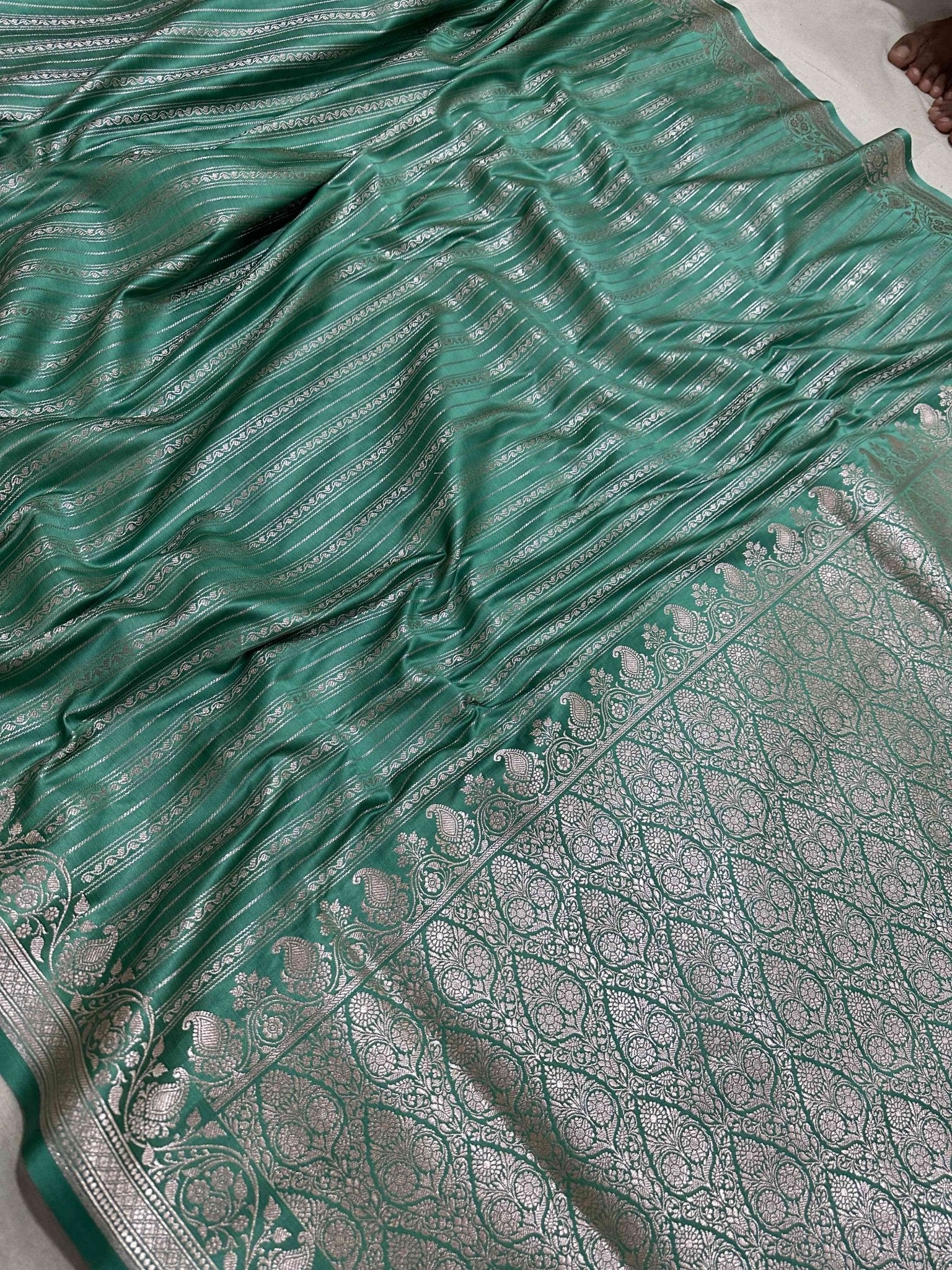 Emerald Green Mashru Silk Vertical Stripe Design Zari Border Brocade Aanchal Saree - Katan Banaras