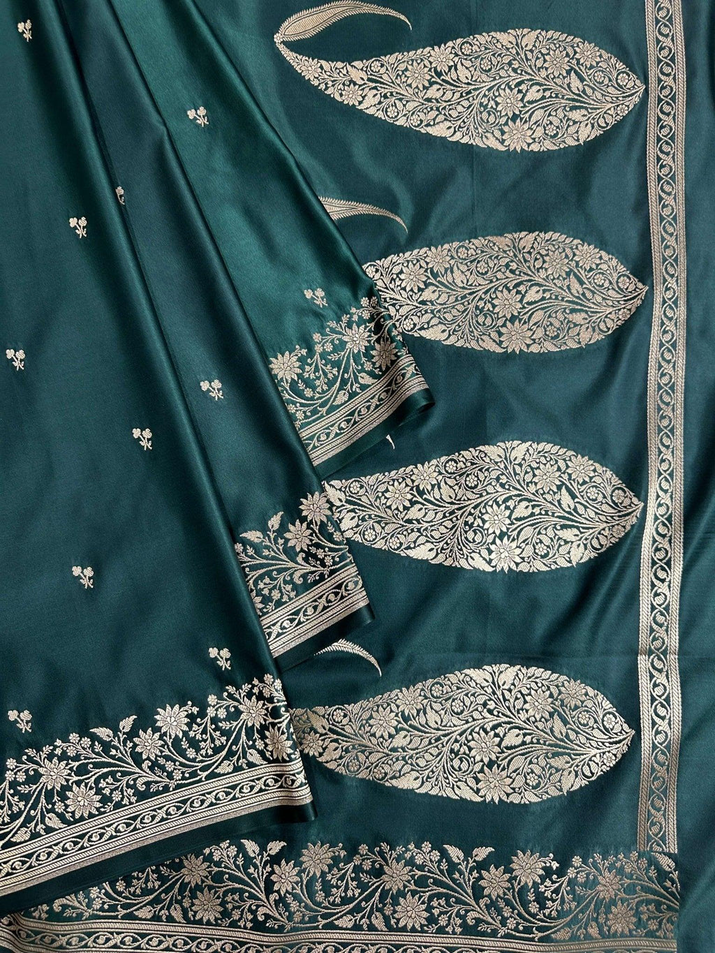 Emerald Green Mashru Silk Zari Open Border Carry Aanchal Booti Saree - Katan Banaras