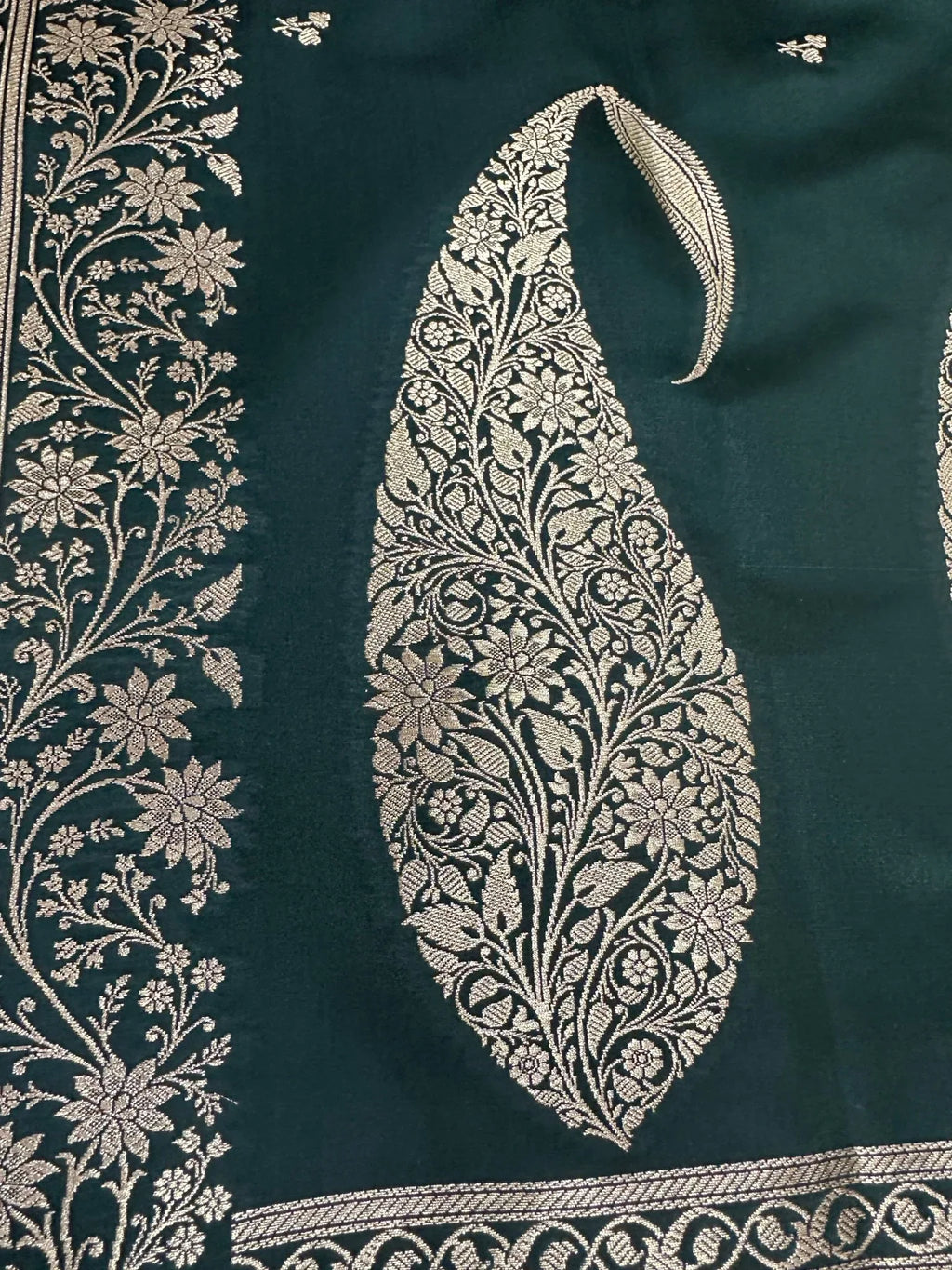 Emerald Green Mashru Silk Zari Open Border Carry Aanchal Booti Saree - Katan Banaras