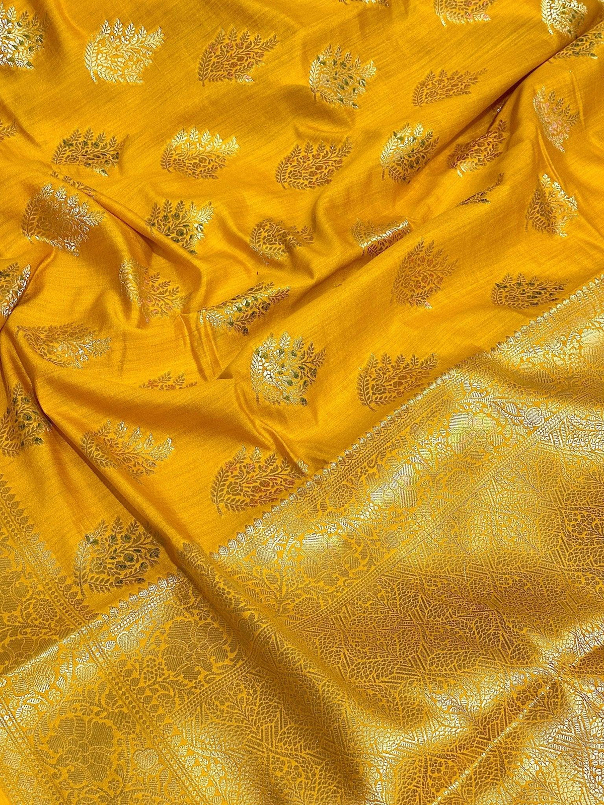 Golden Yellow Pure Chiniya Katan Silk Banarasi Saree with Floral Buti - close up zari border of Pure Chiniya Katan Silk Banarasi Saree