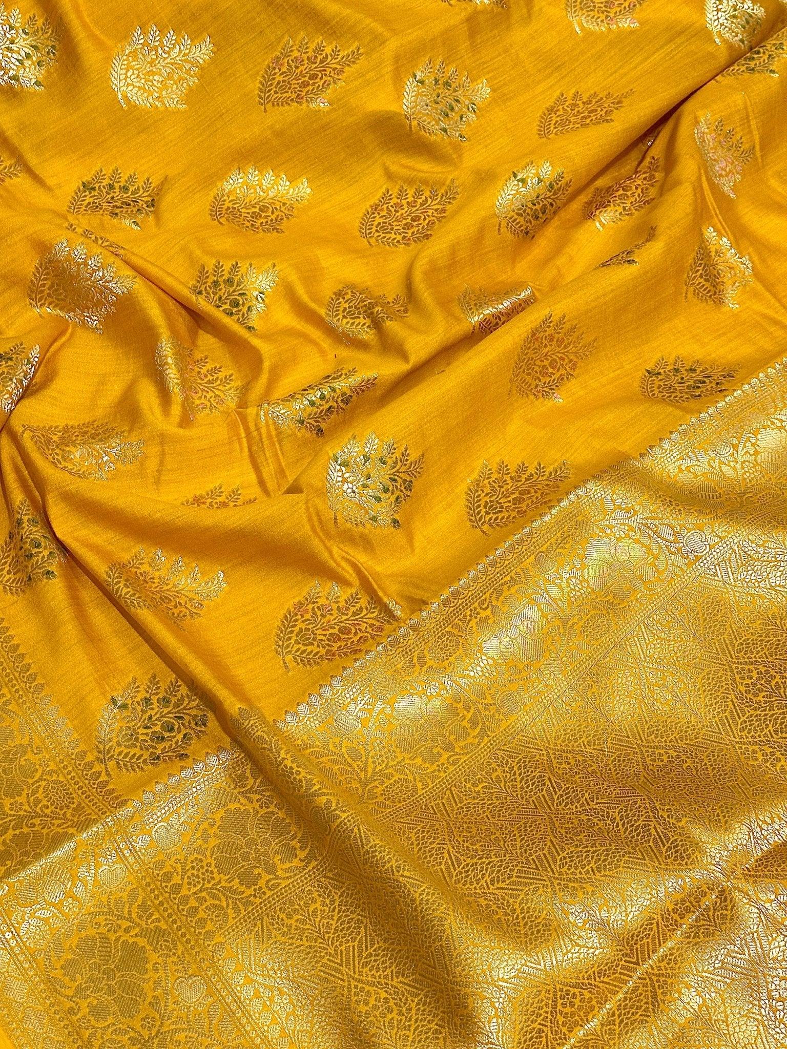 Golden Yellow Pure Chiniya Katan Silk Banarasi Saree with Floral Buti - close up zari border of Pure Chiniya Katan Silk Banarasi Saree