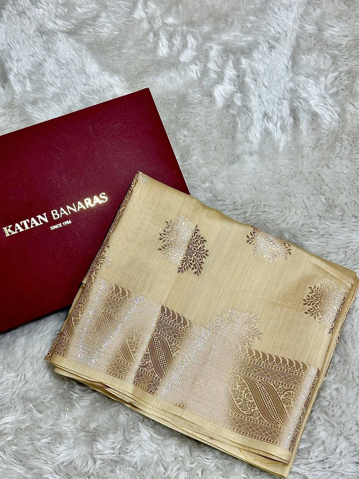 Ivory Beige Pure Chiniya Katan Silk Banarasi Saree with Silver Zari Buti and Woven Border - Katan Banaras