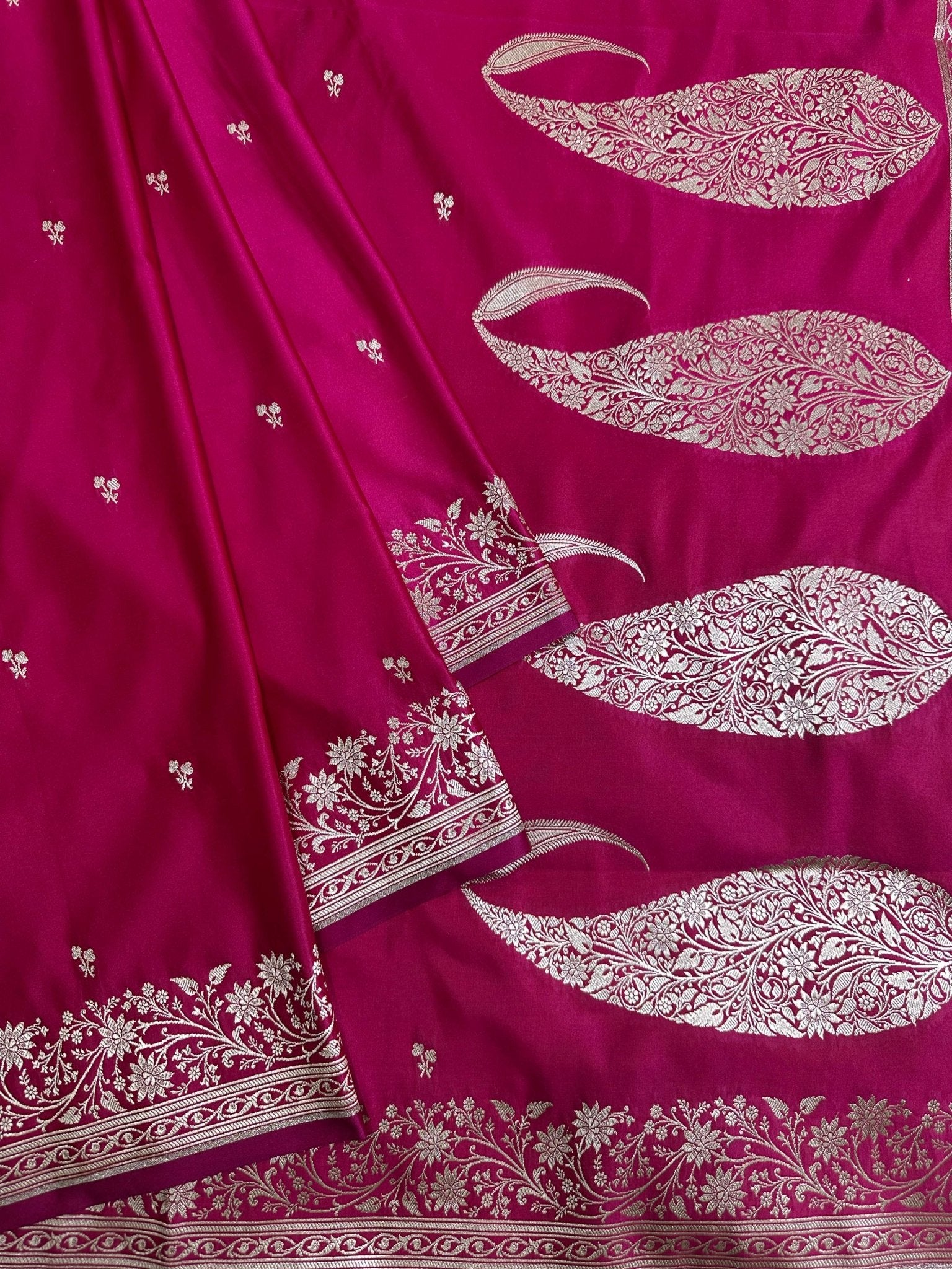Magenta Mashru Silk Zari Open Border Carry Aanchal Booti Saree - Katan Banaras