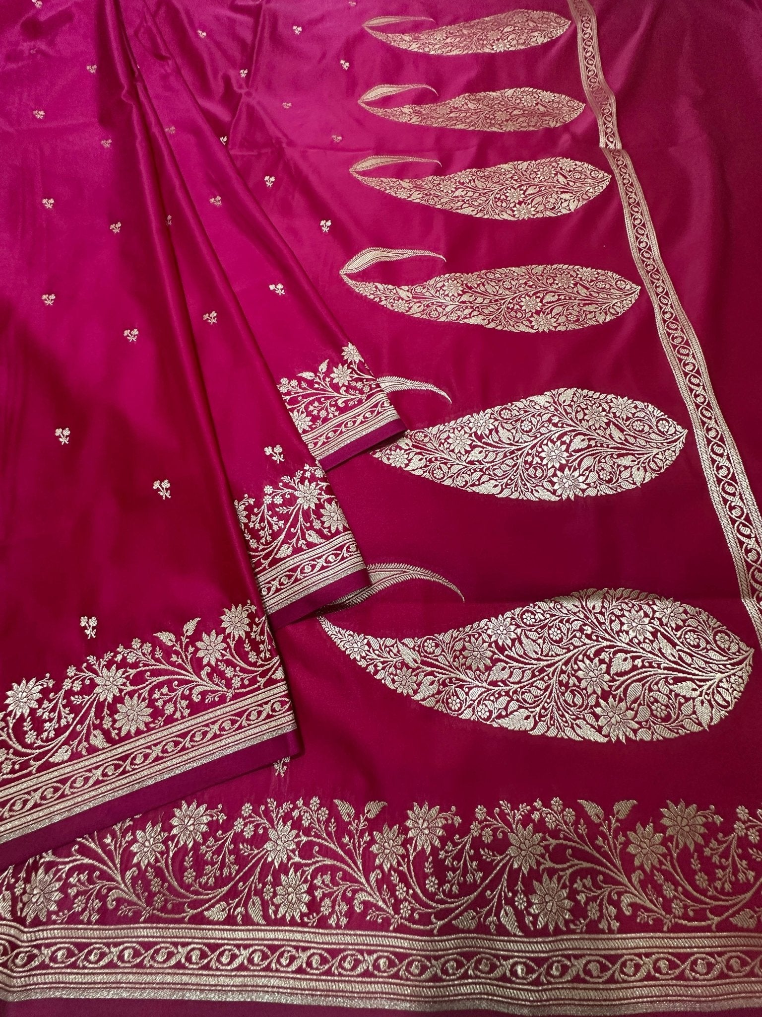 Magenta Mashru Silk Zari Open Border Carry Aanchal Booti Saree - Katan Banaras