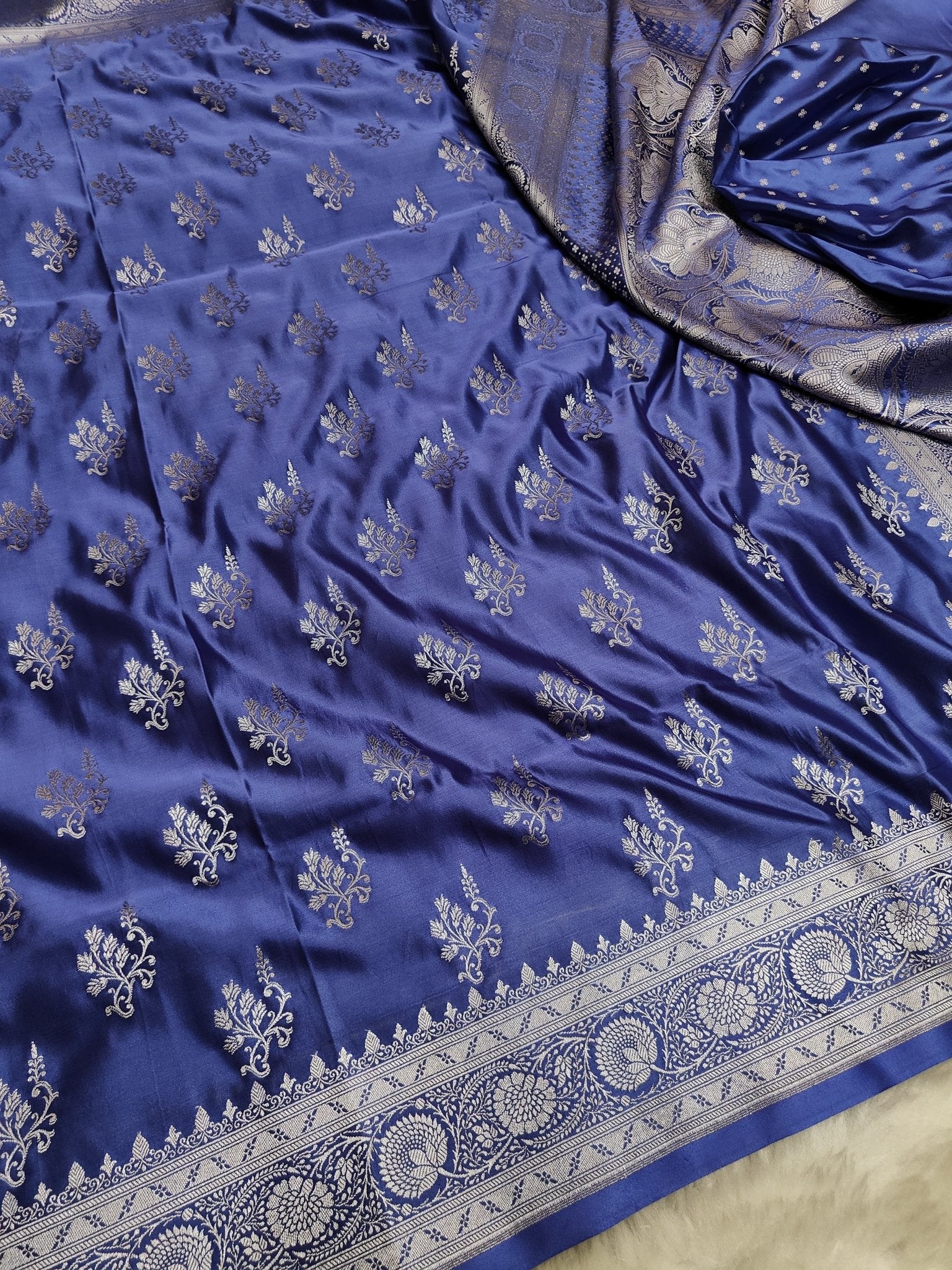 Mashroo Silk Banarasi Saree with gold zari work - Katan Banaras