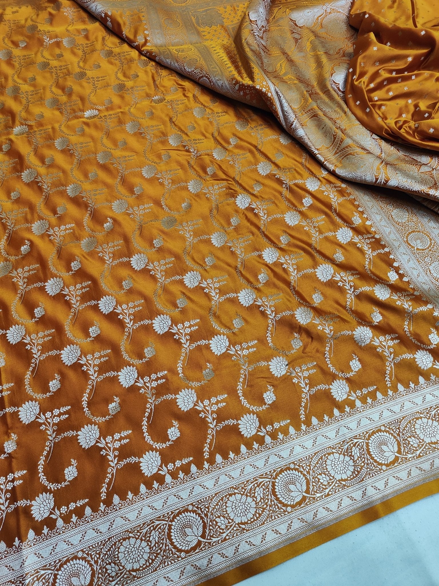 Mashroo Silk Banarasi Saree with gold zari work - Katan Banaras