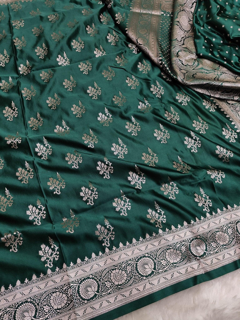 Mashroo Silk Banarasi Saree with gold zari work - Katan Banaras