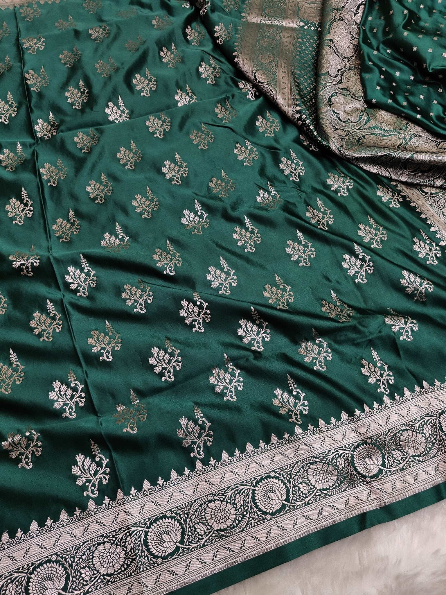 Mashroo Silk Banarasi Saree with gold zari work - Katan Banaras