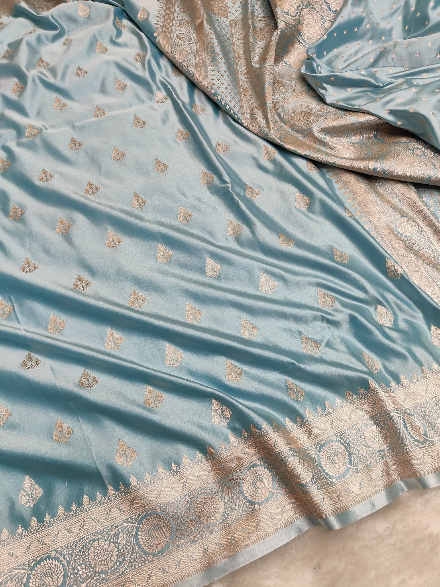 Mashroo Silk Banarasi Saree with gold zari work - Katan Banaras