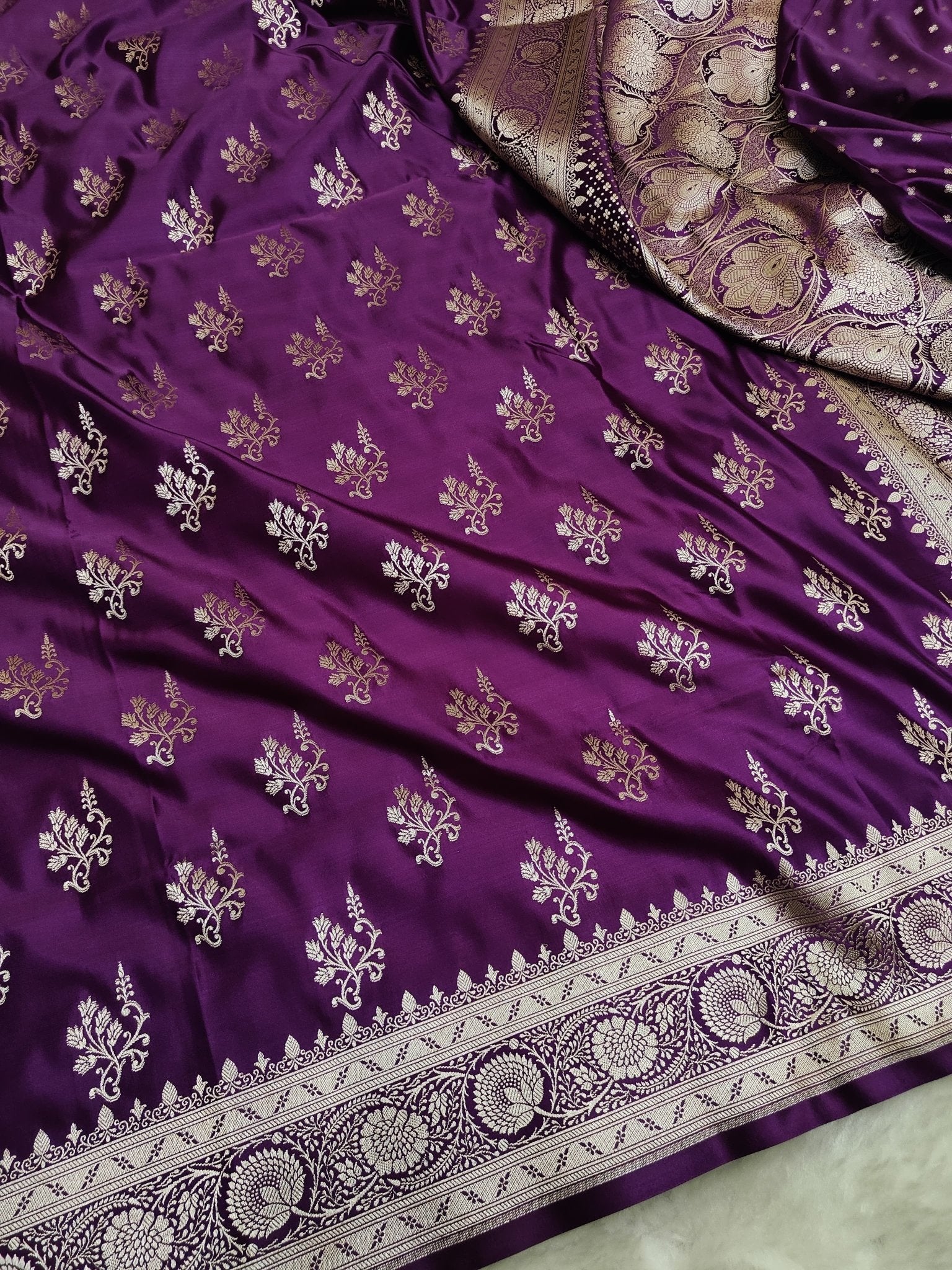 Mashroo Silk Banarasi Saree with gold zari work - Katan Banaras