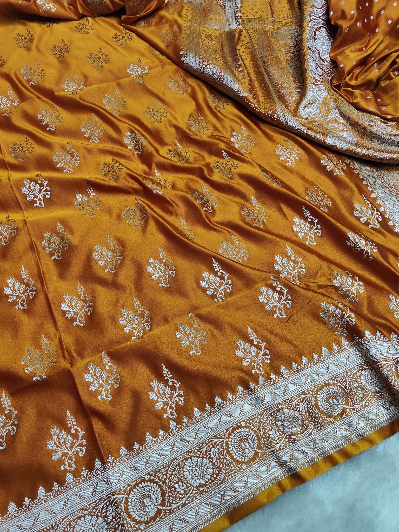 Mashroo Silk Banarasi Saree with gold zari work - Katan Banaras