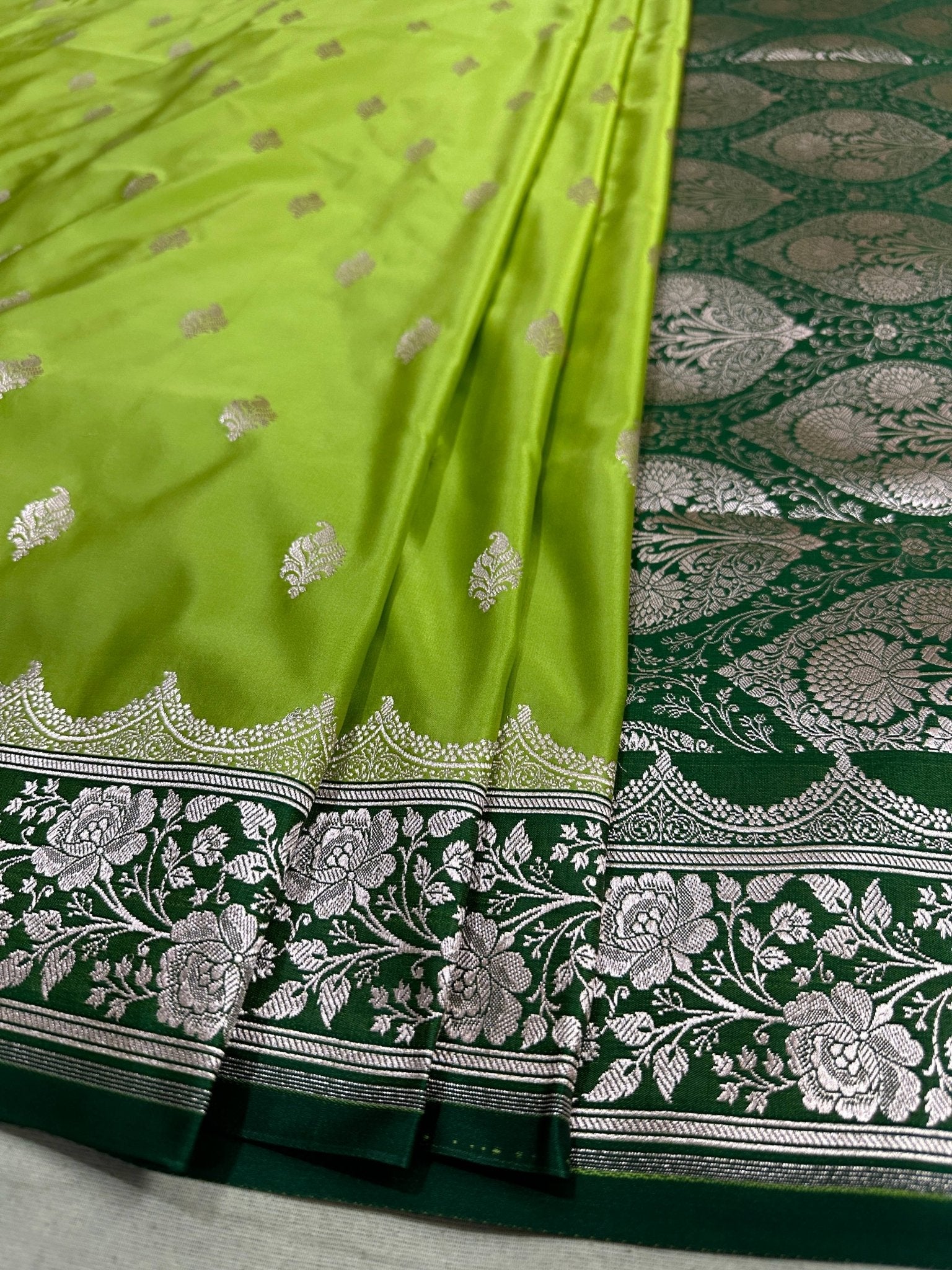 Mehndi & Green Contrast Mashru Silk Banarasi Zari Border Brocade Aanchal Saree - Katan Banaras