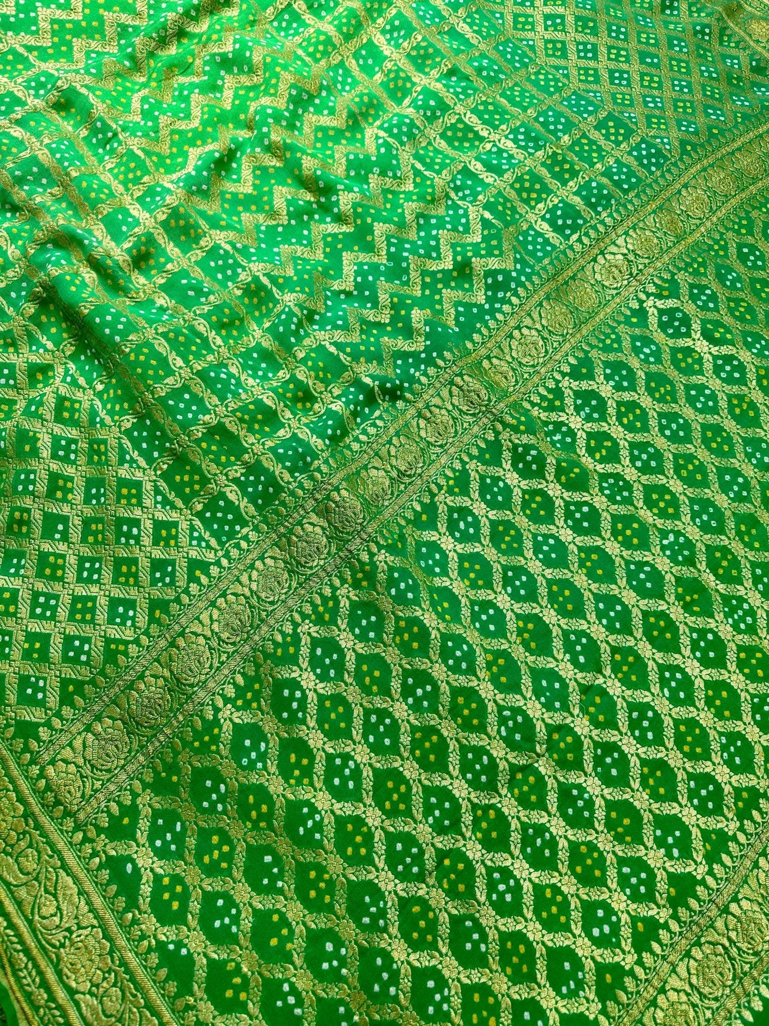 Natural Green Pure Khaddi Georgette Bandhani Saree Banarasi - Katan Banaras