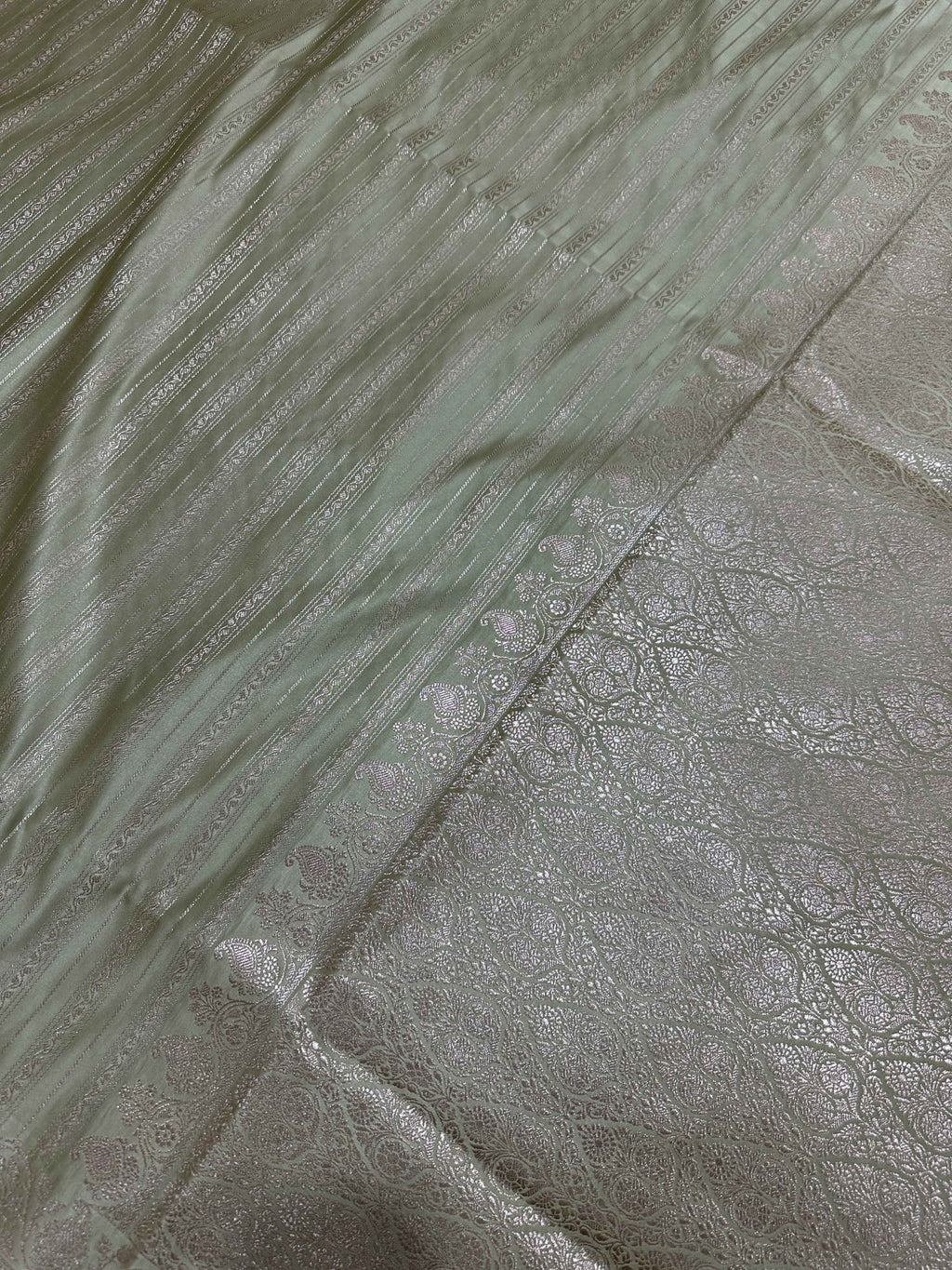 Off White Silk Vertical Stripe Design Zari Border Brocade Aanchal Saree - Katan Banaras