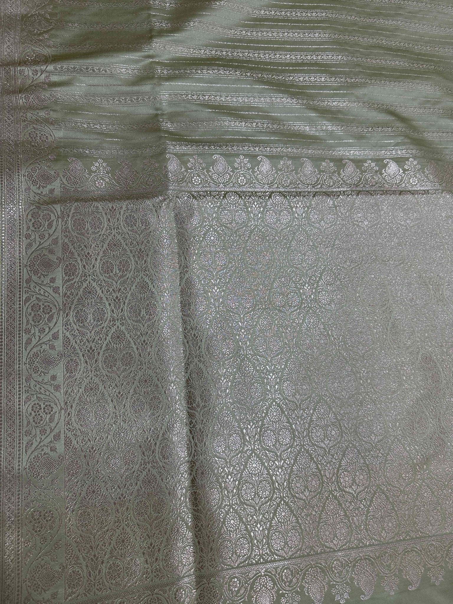 Off White Silk Vertical Stripe Design Zari Border Brocade Aanchal Saree - Katan Banaras