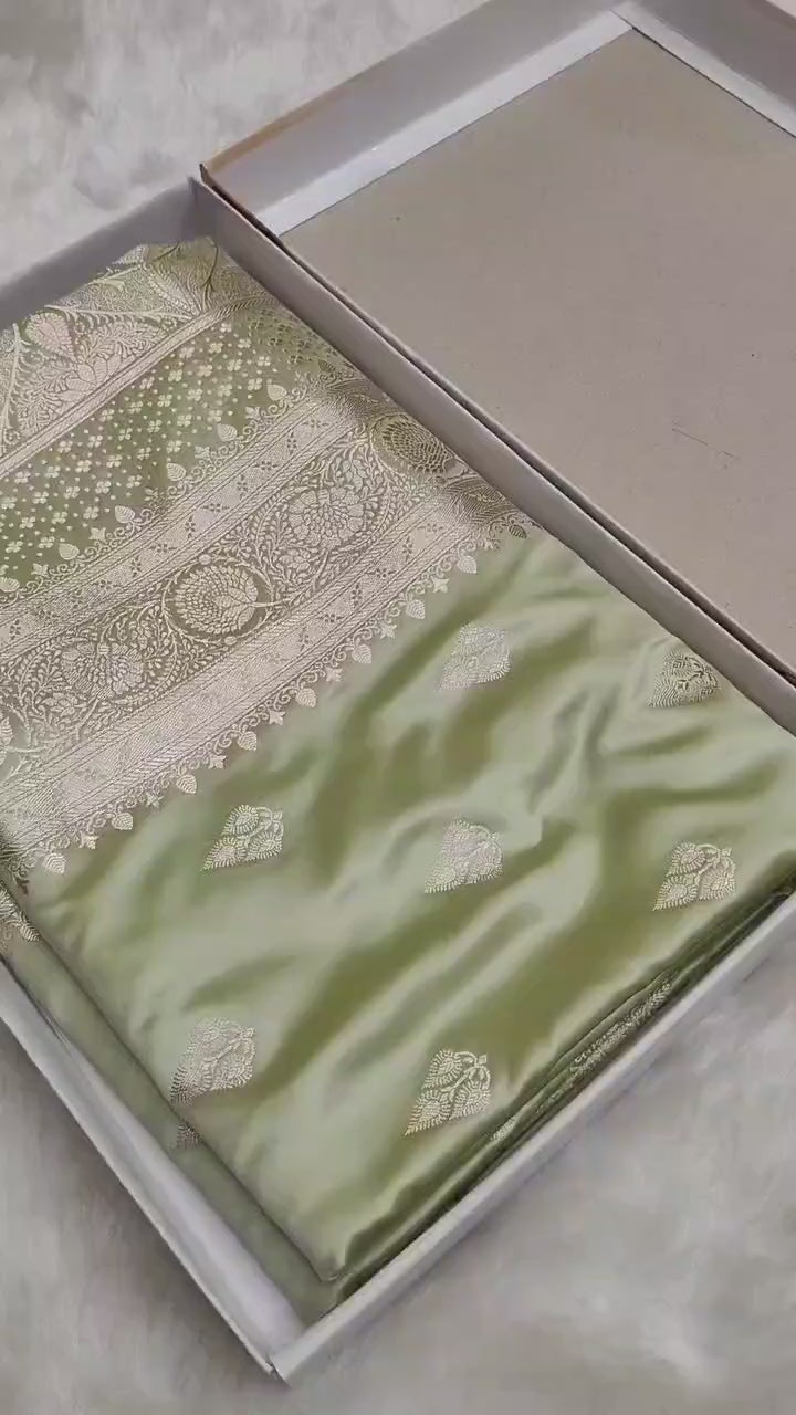 Mashroo Silk Banarasi Saree with gold zari work