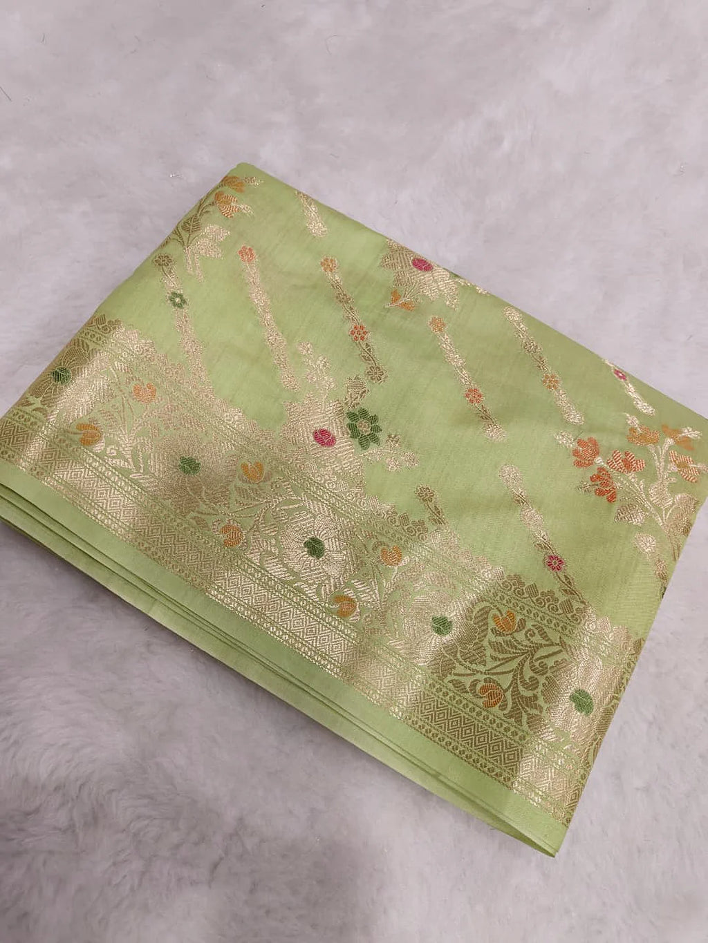 Pure Chiniya Silk Banarasi Saree | Floral Zari Woven Saree from Varanasi - close up zari border of Pure Chiniya Katan Silk Banarasi Saree
