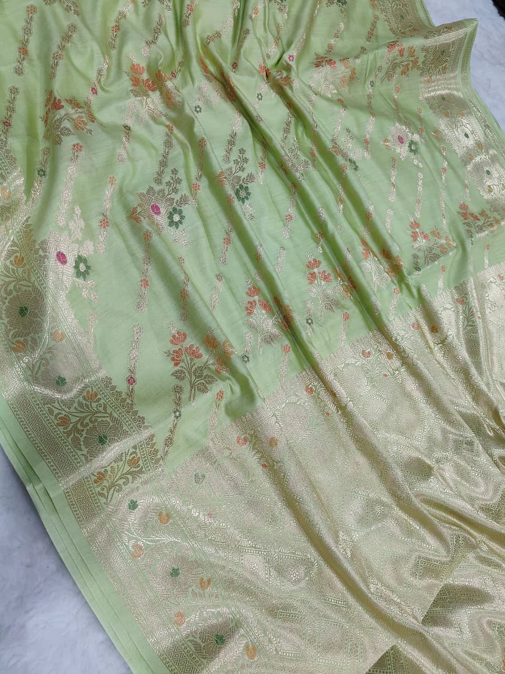 Pure Chiniya Silk Banarasi Saree | Floral Zari Woven Saree from Varanasi - pallu detail of Pure Chiniya Katan Silk Banarasi Saree
