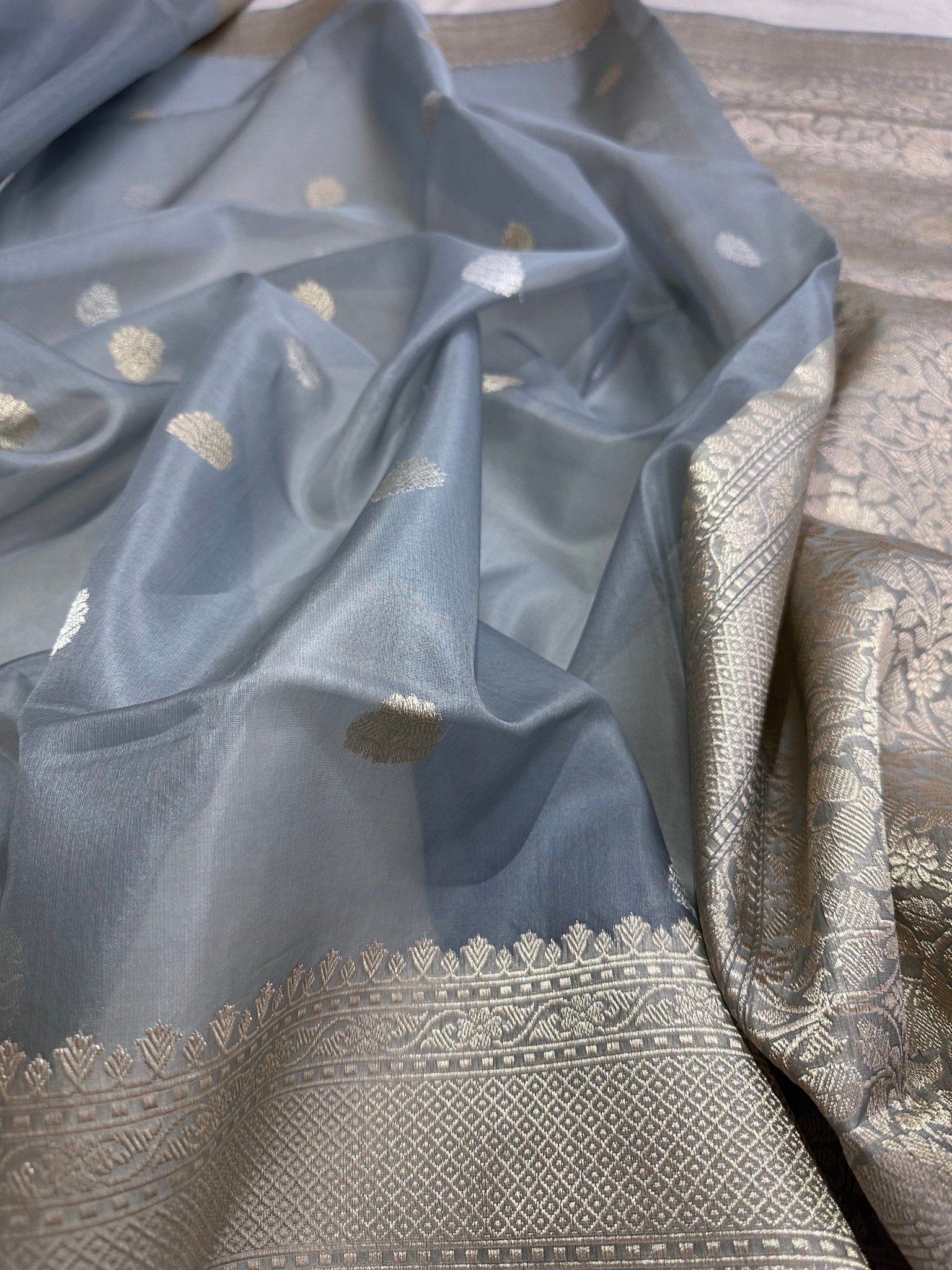 Pure Kora Silk Kadhwa Buta Handloom Saree - Katan Banaras