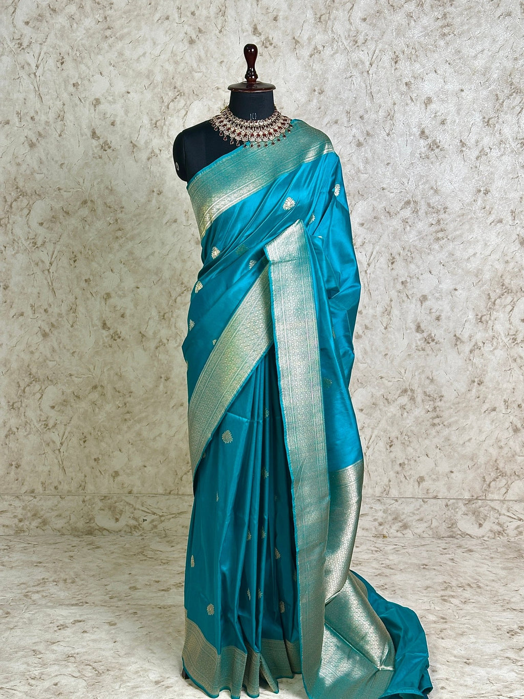 Rama Green Pure Katan Silk Banarasi Kadhwa Buta Handloom Ektara Weaved Saree with Zari Border - Katan Banaras