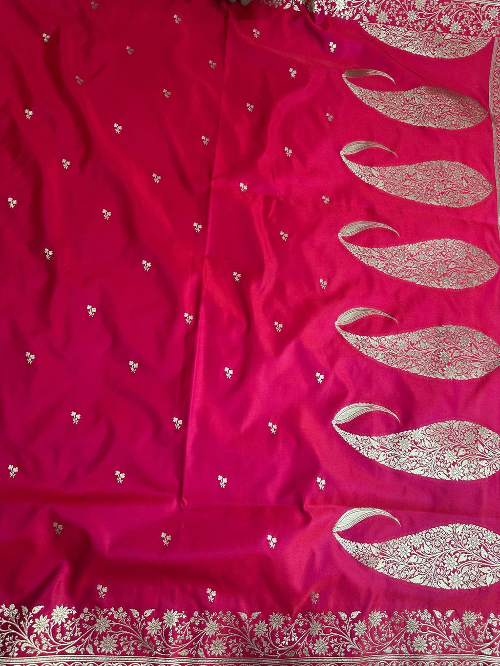 Rani Mashru Silk Zari Open Border Carry Aanchal Booti Saree - Katan Banaras