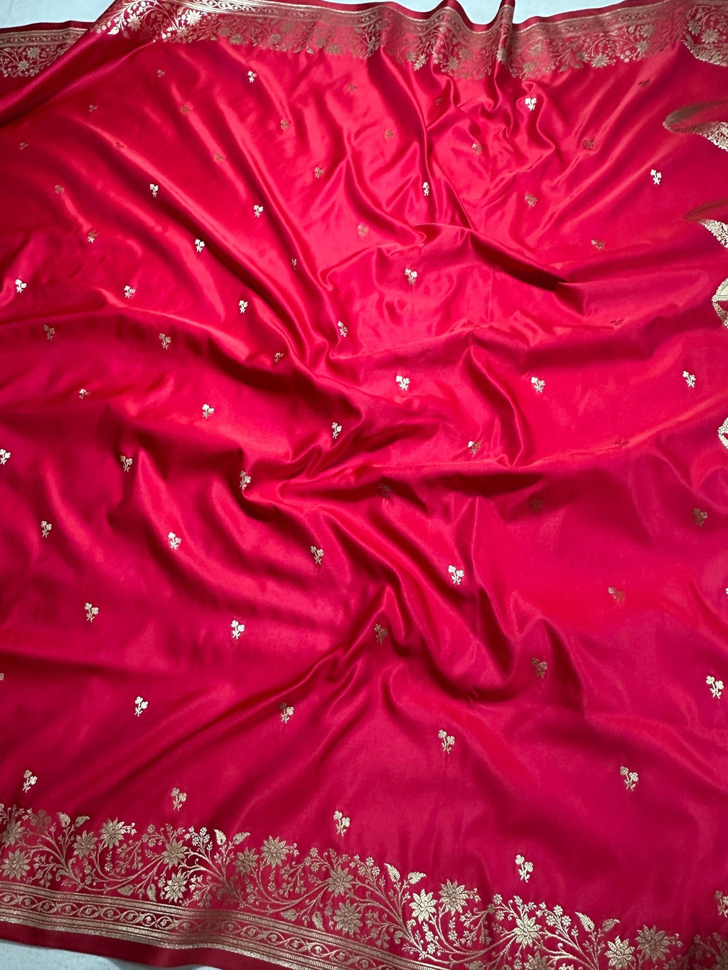 Rani Mashru Silk Zari Open Border Carry Aanchal Booti Saree - Katan Banaras