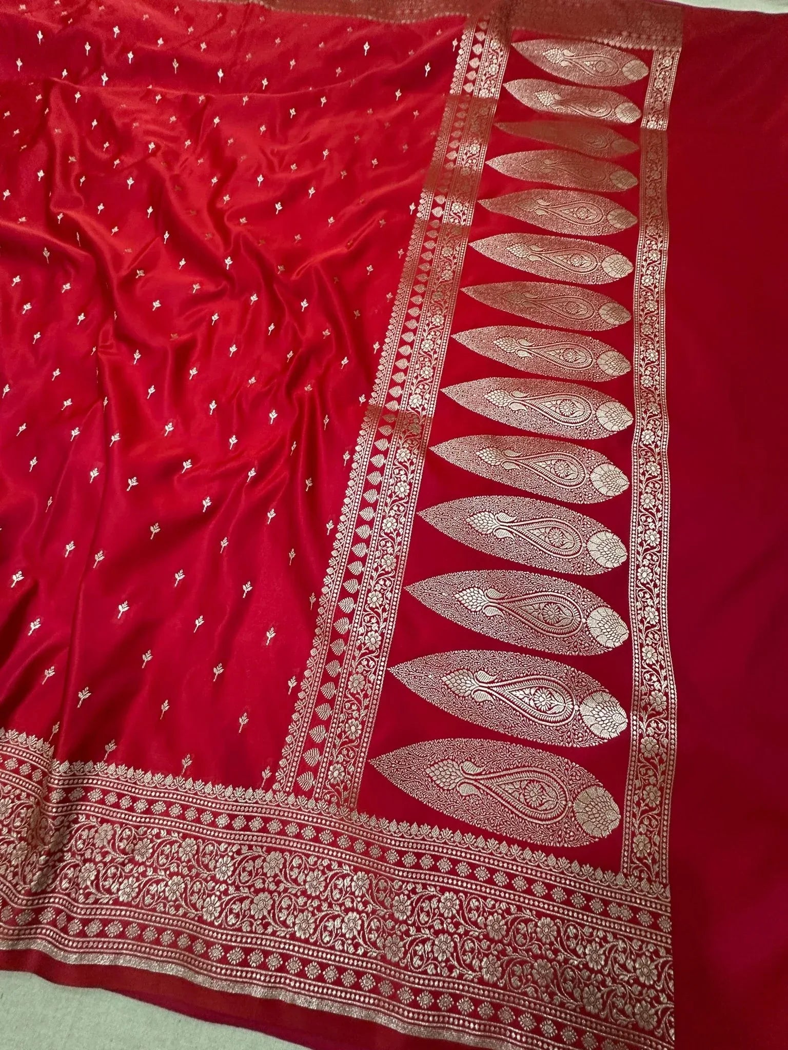 Red Mashru Silk Zari Banarasi Border Aanchal Boota Booti Saree - Katan Banaras