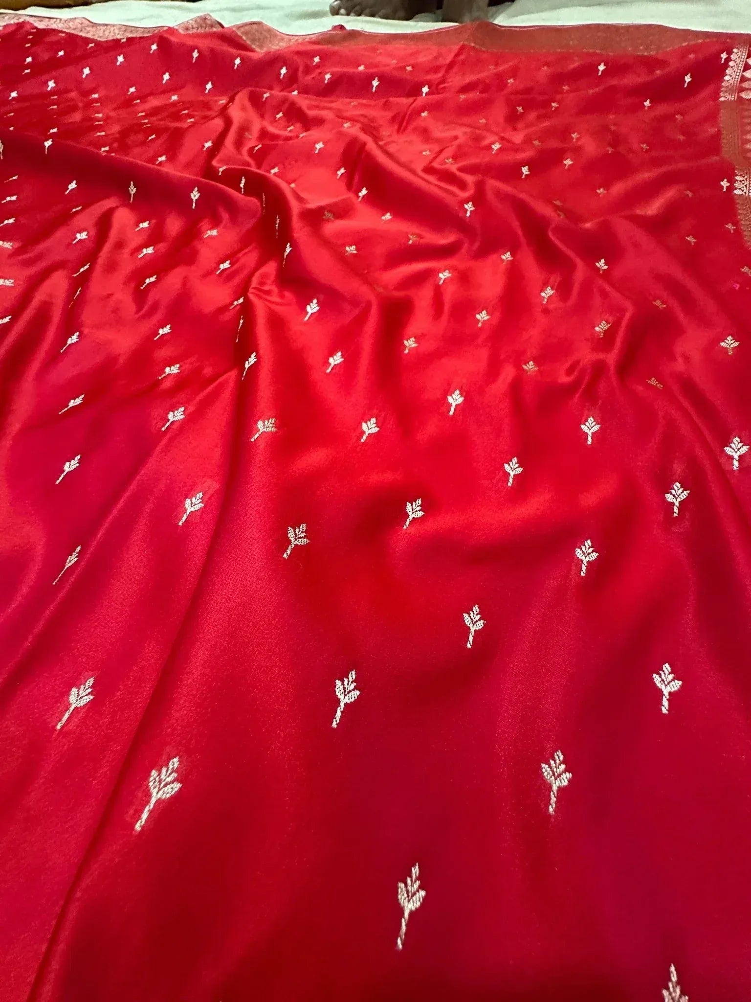 Red Mashru Silk Zari Banarasi Border Aanchal Boota Booti Saree - Katan Banaras