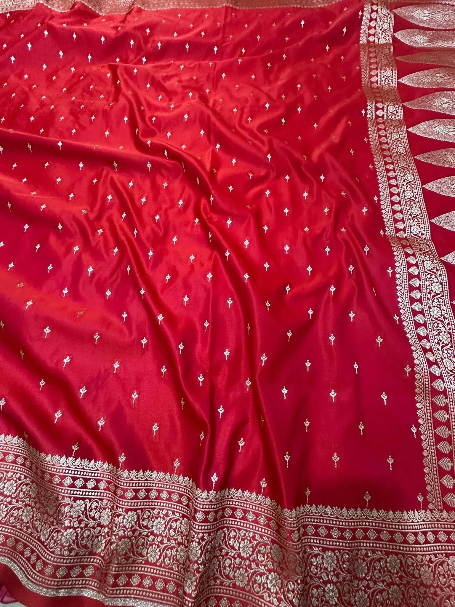 Red Mashru Silk Zari Banarasi Border Aanchal Boota Booti Saree - Katan Banaras