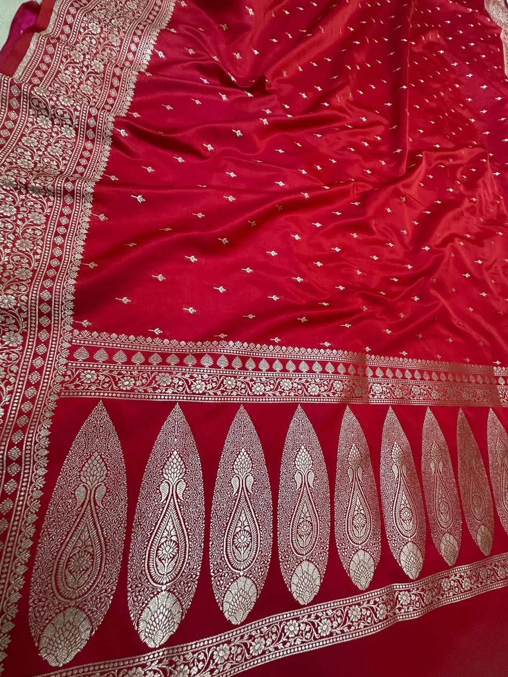 Red Mashru Silk Zari Banarasi Border Aanchal Boota Booti Saree - Katan Banaras