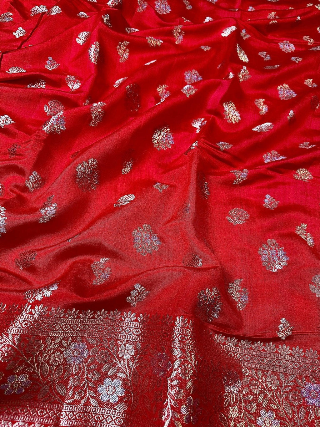 Red Pure Chiniya Katan Silk Banarasi Saree with Floral Buti and Gold Zari Border - close up zari border of Pure Chiniya Katan Silk Banarasi Saree