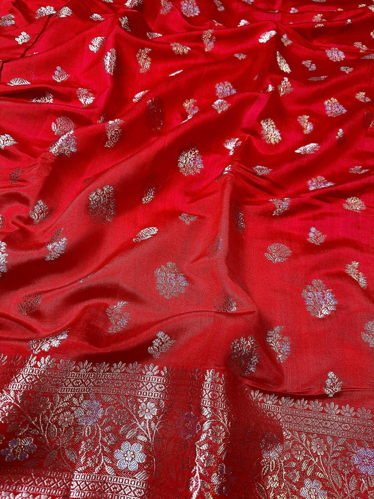 Red Pure Chiniya Katan Silk Banarasi Saree with Floral Buti and Gold Zari Border - close up zari border of Pure Chiniya Katan Silk Banarasi Saree