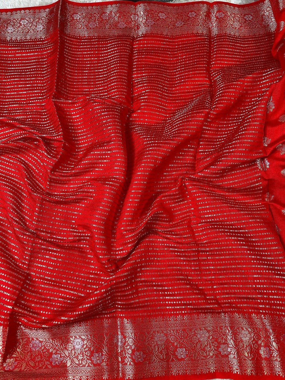 Red Pure Chiniya Katan Silk Banarasi Saree with Floral Buti and Gold Zari Border - pallu detail of Pure Chiniya Katan Silk Banarasi Saree